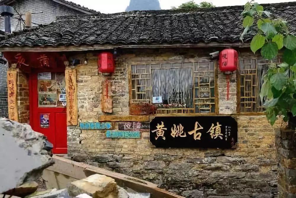 三轮车故障阿姨艰难推行,小伙暖心帮拉,阿姨要掏油费被拒
